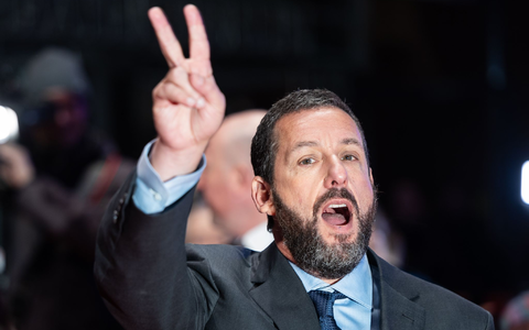 Hat gut lachen und Grund für eine Siegerpose: Adam Sandler ist mit «Happy Gilmore 2» ein erfolgreiches Sequel gelungen. (Archivbild) - Foto: Hannes P. Albert/dpa