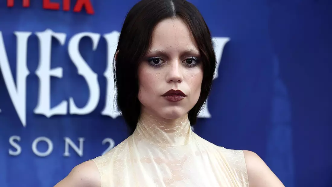 Hauptdarstellerin Jenna Ortega bei der Weltpremiere von der 2. Staffel von «Wednesday» im Juli in London. - Bild: Fred Duval/SOPA Images via ZUMA Press Wire/dpa