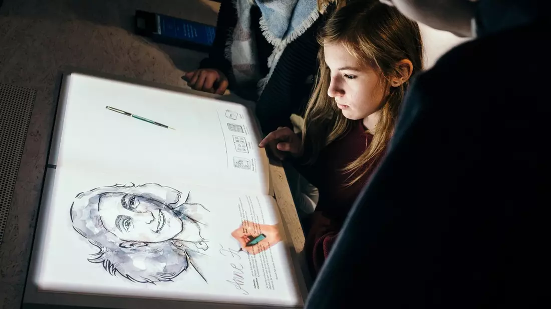Jubiläumspreis / Die Stiftung Ravensburger Verlag zeichnet die Bildungsstätte Anne Frank mit einem Sonderpreis für ihre herausragende Bildungsarbeit aus - Bild: presseportal.de