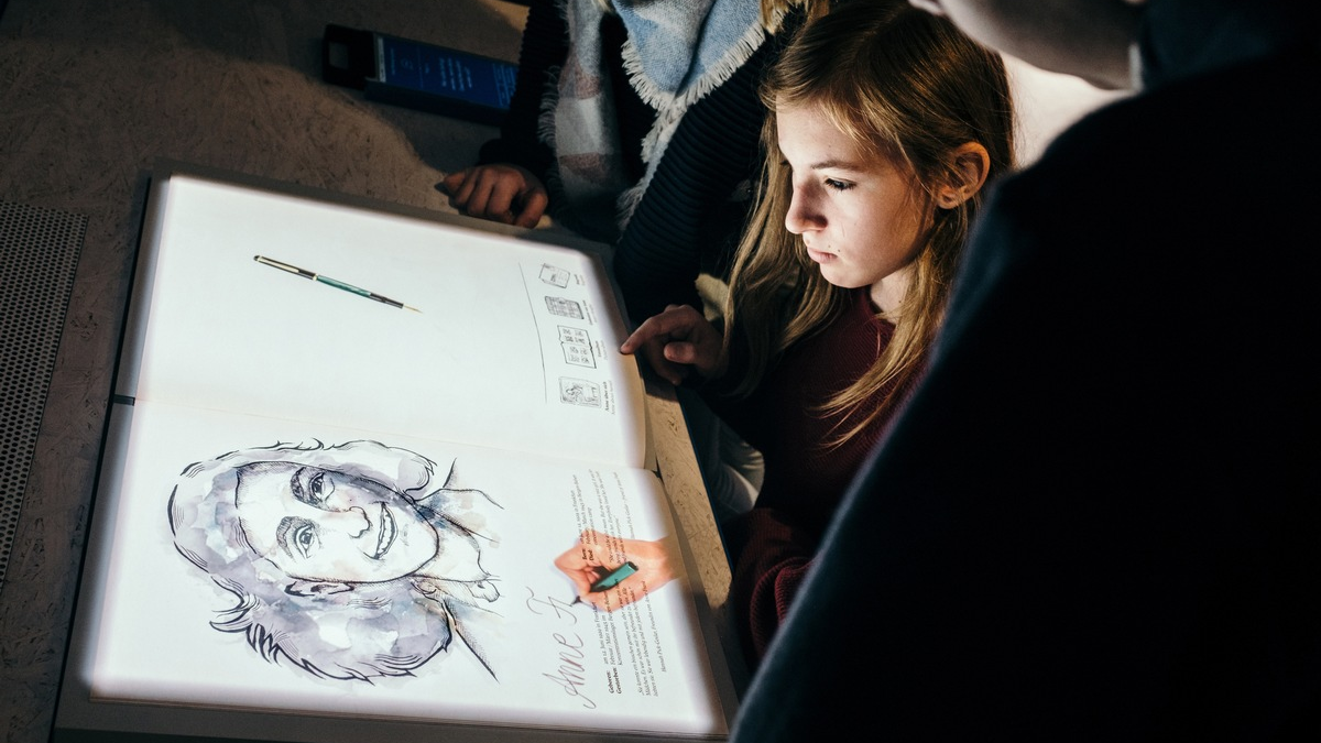 Jubiläumspreis / Die Stiftung Ravensburger Verlag zeichnet die Bildungsstätte Anne Frank mit einem Sonderpreis für ihre herausragende Bildungsarbeit aus - Foto: presseportal.de