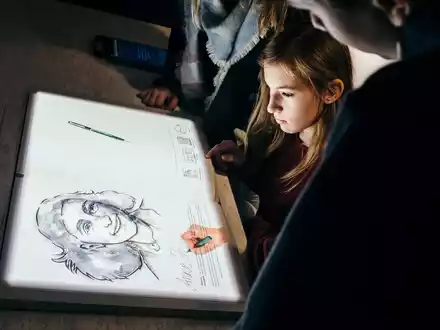 Jubiläumspreis / Die Stiftung Ravensburger Verlag zeichnet die Bildungsstätte Anne Frank mit einem Sonderpreis für ihre herausragende Bildungsarbeit aus - Foto: presseportal.de