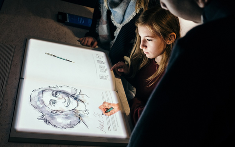 Jubiläumspreis / Die Stiftung Ravensburger Verlag zeichnet die Bildungsstätte Anne Frank mit einem Sonderpreis für ihre herausragende Bildungsarbeit aus - Foto: presseportal.de