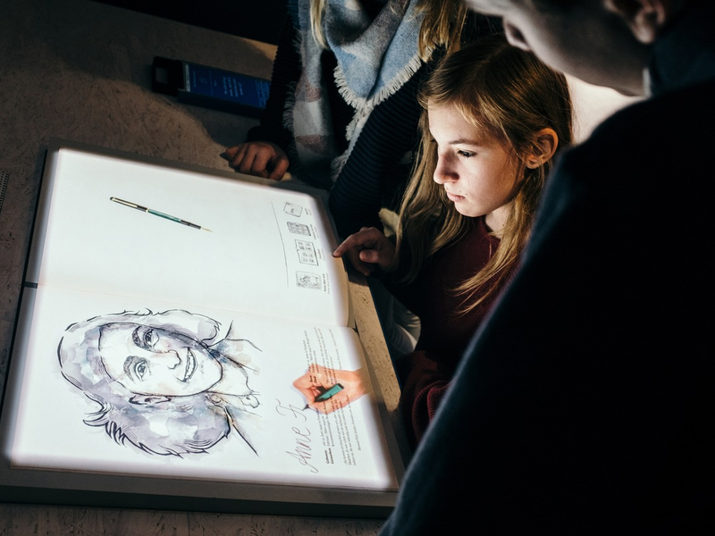 Jubiläumspreis / Die Stiftung Ravensburger Verlag zeichnet die Bildungsstätte Anne Frank mit einem Sonderpreis für ihre herausragende Bildungsarbeit aus - Foto: presseportal.de