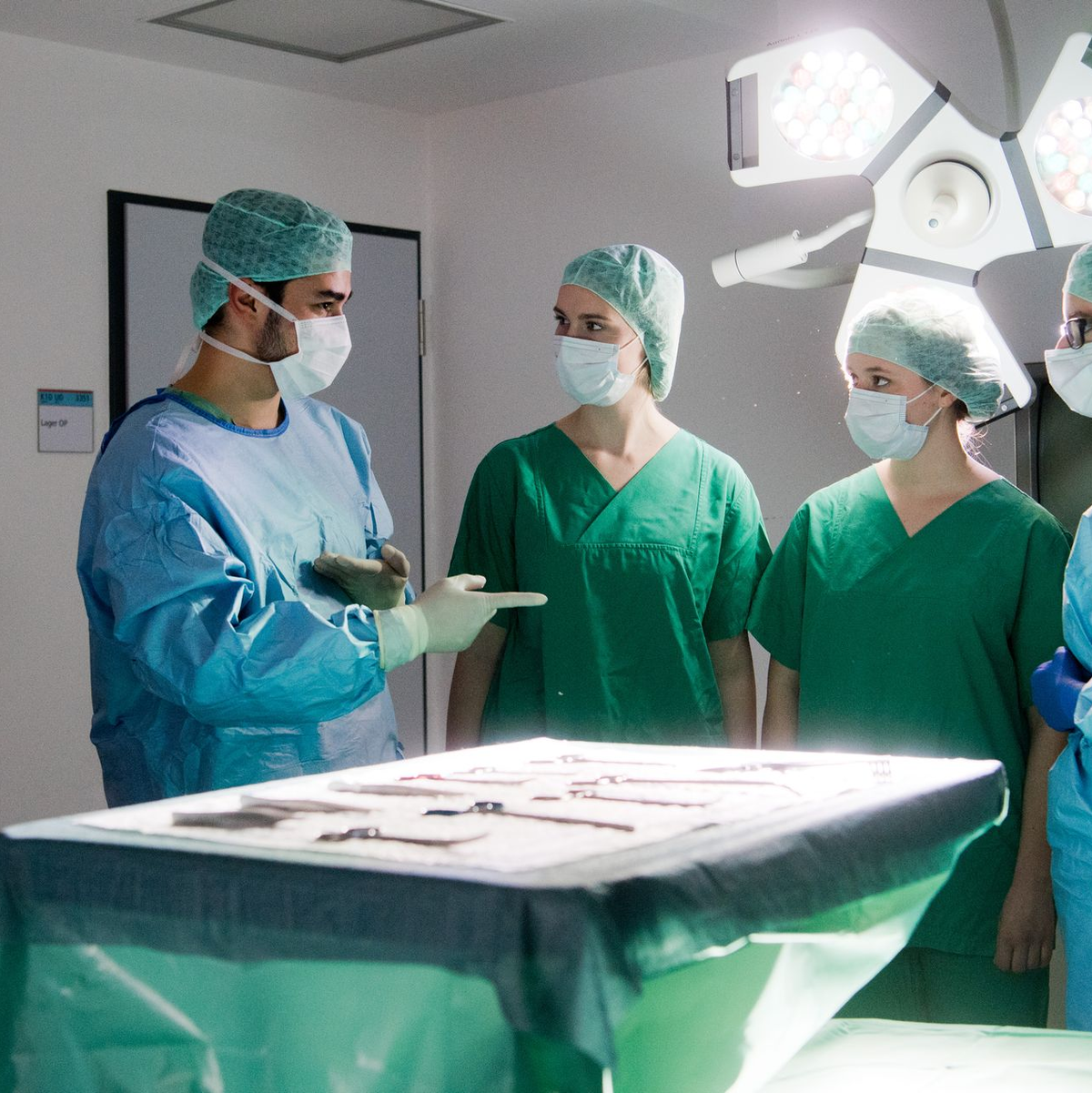 Viele Bewerber um einen Medizinstudienplatz gehen leer aus. (Archivbild) - Foto: Julian Stratenschulte/dpa
