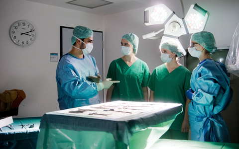 Viele Bewerber um einen Medizinstudienplatz gehen leer aus. (Archivbild) - Foto: Julian Stratenschulte/dpa