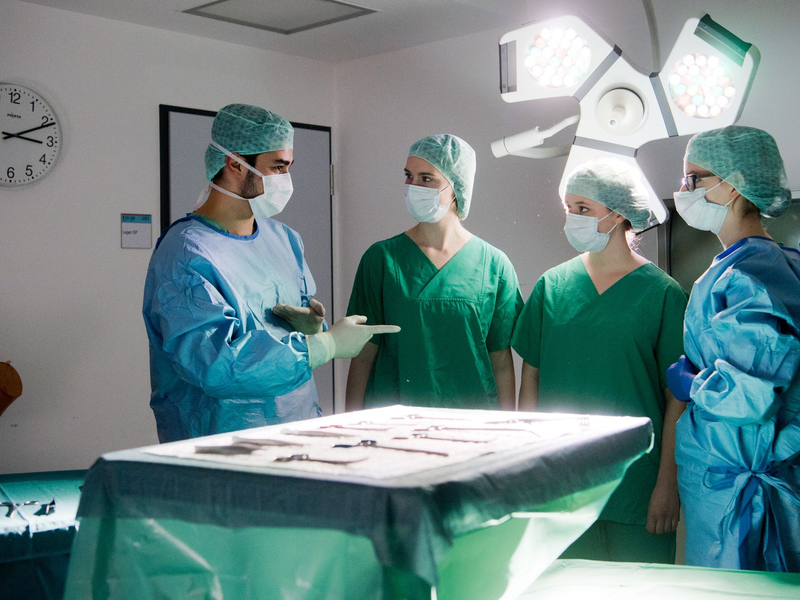 Viele Bewerber um einen Medizinstudienplatz gehen leer aus. (Archivbild) - Foto: Julian Stratenschulte/dpa