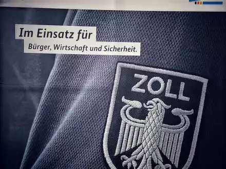 HZA-SI: Schwarzarbeiter im Nagelstudio - Foto: presseportal.de