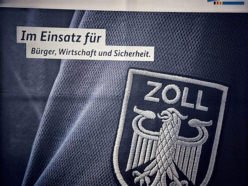 HZA-SI: Schwarzarbeiter im Nagelstudio - Foto: presseportal.de