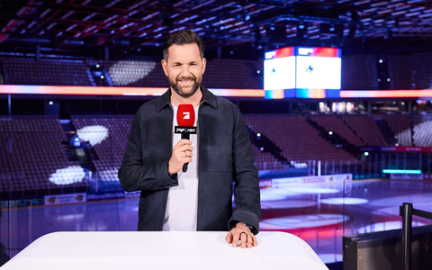 Vertrag verlängert! Matthias Killing, SAT.1 und Joyn setzen die exklusive Zusammenarbeit fort - Foto: Joyn/Theis Poulsen, presseportal.de Vertrag verlängert! Matthias Killing, SAT.1 und Joyn setzen die exklusive Zusammenarbeit fort - Foto: Joyn/Theis Poulsen, presseportal.de