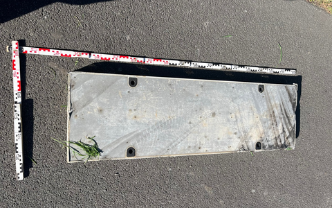 POL-D: Meldung der Autobahnpolizei - A 3 bei Hünxe - Fahrzeugteile auf der Autobahn - Zehn beschädigte Fahrzeuge - Verdacht der Verkehrsunfallflucht - Polizei fahndet nach Fahrer - Foto: presseportal.de POL-D: Meldung der Autobahnpolizei - A 3 bei Hünxe - Fahrzeugteile auf der Autobahn - Zehn beschädigte Fahrzeuge - Verdacht der Verkehrsunfallflucht - Polizei fahndet nach Fahrer - Foto: presseportal.de