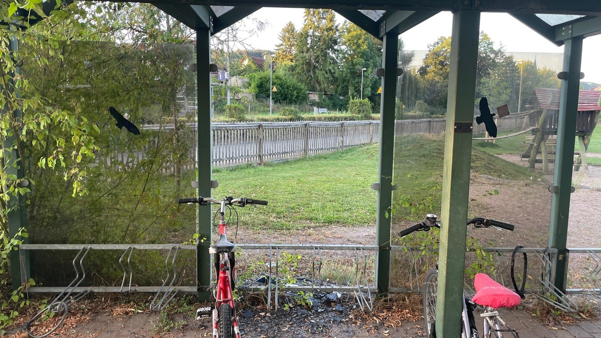 POL-PIROK: Fahrradunterstand beschädigt - Foto: presseportal.de