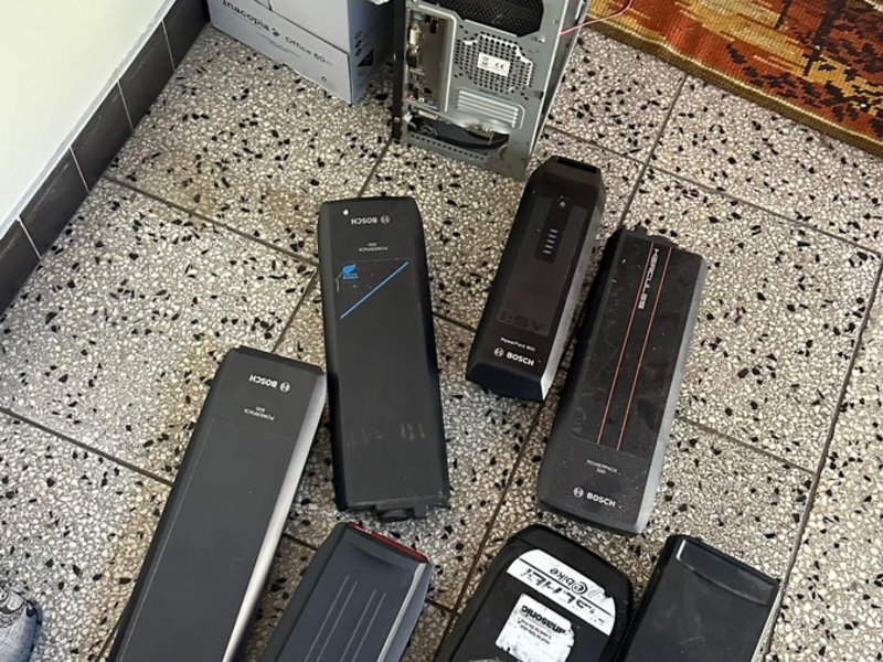 POL-OS: Osnabrück: Polizei sucht Eigentümer gestohlener Fahrrad-Akkus und Zubehör - Foto: presseportal.de