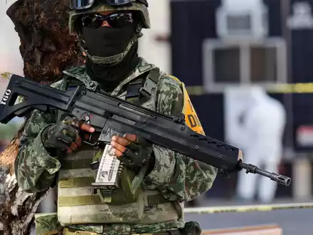 Gewalttätige Banden sind in Mexiko in Drogenkriminalität, Erpressung und Benzindiebstahl verwickelt. Sie kämpfen gegeneinander um Einflusszonen. (Archivbild) - Foto: Mario Armas/AP/dpa