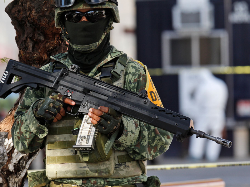 Gewalttätige Banden sind in Mexiko in Drogenkriminalität, Erpressung und Benzindiebstahl verwickelt. Sie kämpfen gegeneinander um Einflusszonen. (Archivbild) - Foto: Mario Armas/AP/dpa