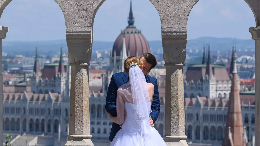 Ruhige Lieder erinnern eher an große romantische Momente im Leben. (Symbolbild) - Bild: Robert Michael/dpa-Zentralbild/dpa