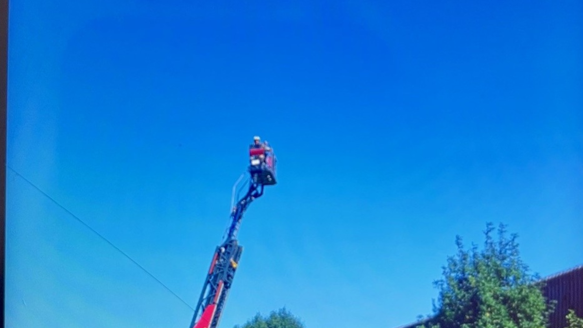 POL-WHV: Brand in leerstehender Tennishalle - Foto: presseportal.de