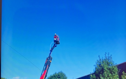 POL-WHV: Brand in leerstehender Tennishalle - Foto: presseportal.de