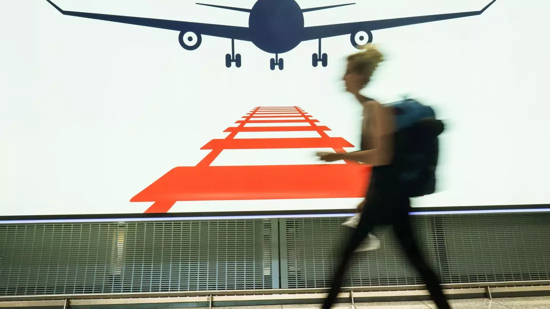 Am Frankfurter Flughafen arbeiten Bahn und Airlines auch zusammen. (Symbolbild) - Bild: Frank Rumpenhorst/dpa