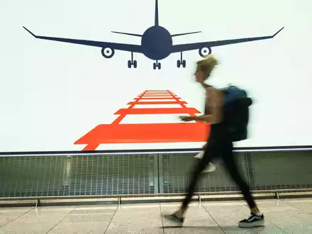 Am Frankfurter Flughafen arbeiten Bahn und Airlines auch zusammen. (Symbolbild) - Foto: Frank Rumpenhorst/dpa