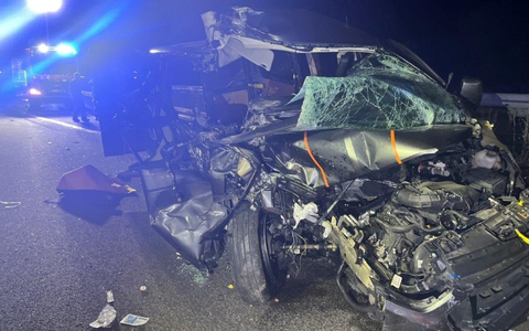 API-TH: Kleinbus fährt auf Sattelanhänger auf Autobahn 4 bei Wandersleben auf! - Foto: presseportal.de