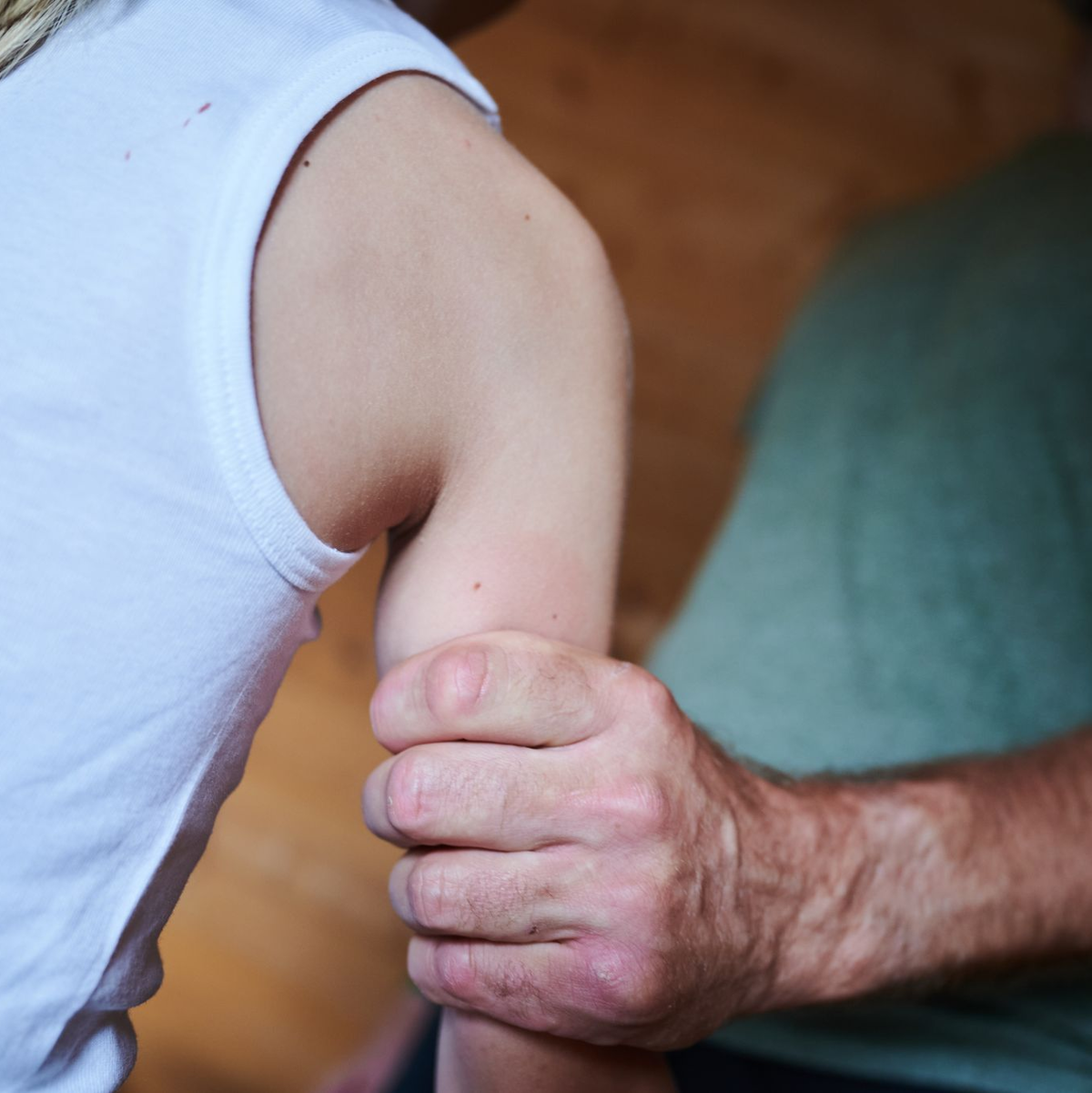 Laut Kriminalstatistik bearbeitete die Polizei im vergangenen Jahr 16.354 Fälle von sexuellem Missbrauch von Kindern. (Symbolbild) - Foto: Annette Riedl/dpa