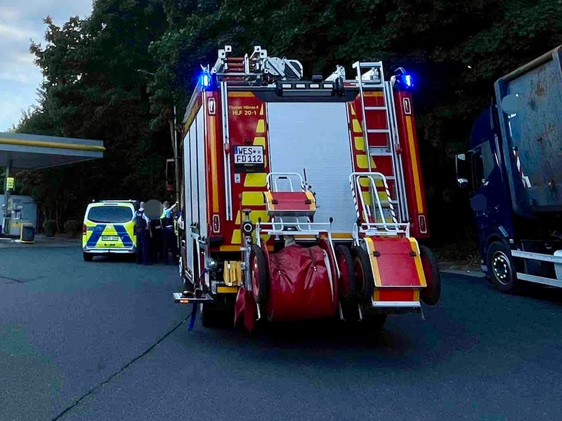 FW Hünxe: Rauchentwicklung aus Pkw auf der BAB 3 - Foto: presseportal.de