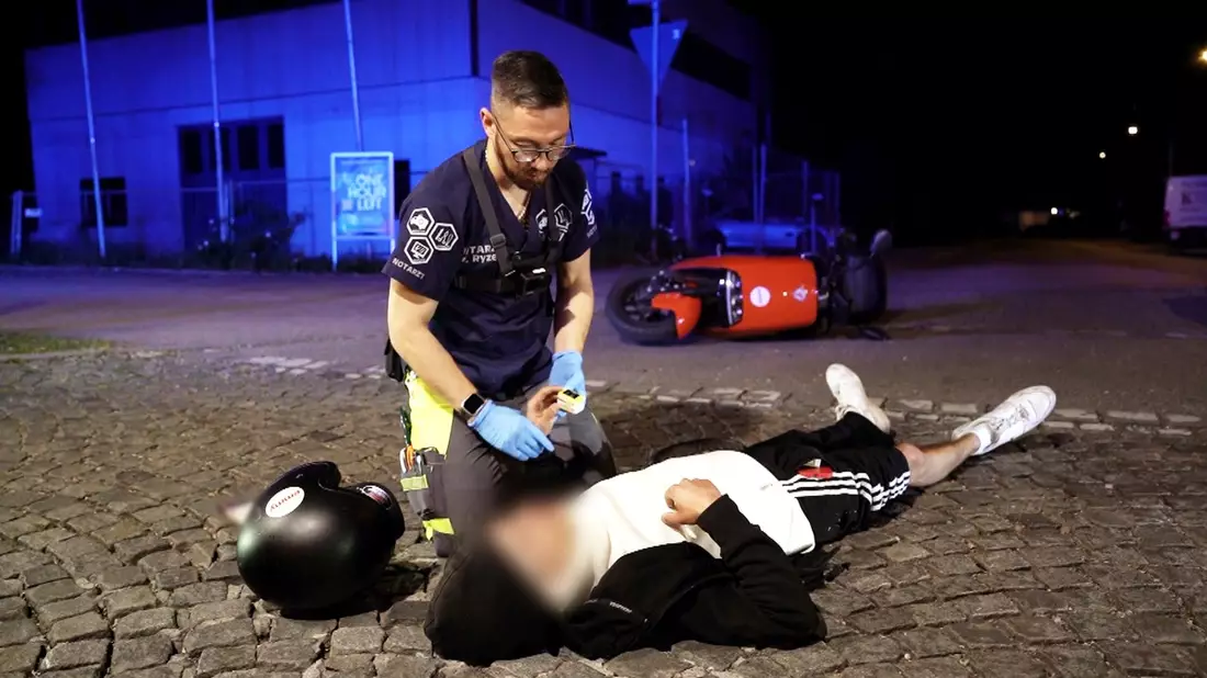 Neue Folge Mensch Retter - NACHTSCHICHT: Lebensrettung nach Brandverletzung und ein Patient außer Kontrolle - Bild: presseportal.de