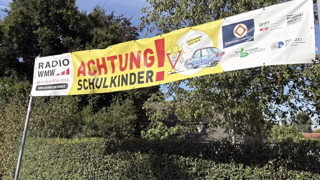 POL-BOR: Verkehrssicherheitskampagne Kreis Borken sieht gelb! startet bald / An zehn Grundschulen im Kreisgebiet Verkehrskontrollen der Polizei, die dabei von Schulkindern unterstützt wird - Bild: presseportal.de