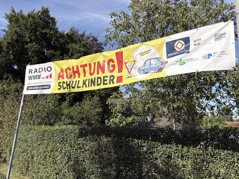 POL-BOR: Verkehrssicherheitskampagne Kreis Borken sieht gelb! startet bald / An zehn Grundschulen im Kreisgebiet Verkehrskontrollen der Polizei, die dabei von Schulkindern unterstützt wird - Foto: presseportal.de