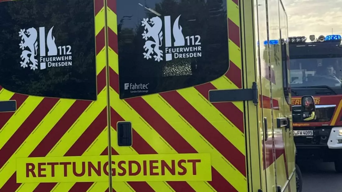 FW Dresden: Schwerer Verkehrsunfall mit zwei Verletzten - Bild: presseportal.de