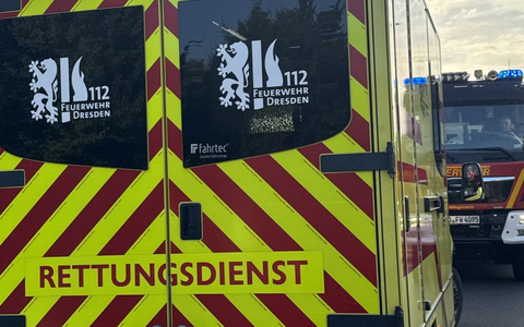 FW Dresden: Schwerer Verkehrsunfall mit zwei Verletzten - Foto: presseportal.de