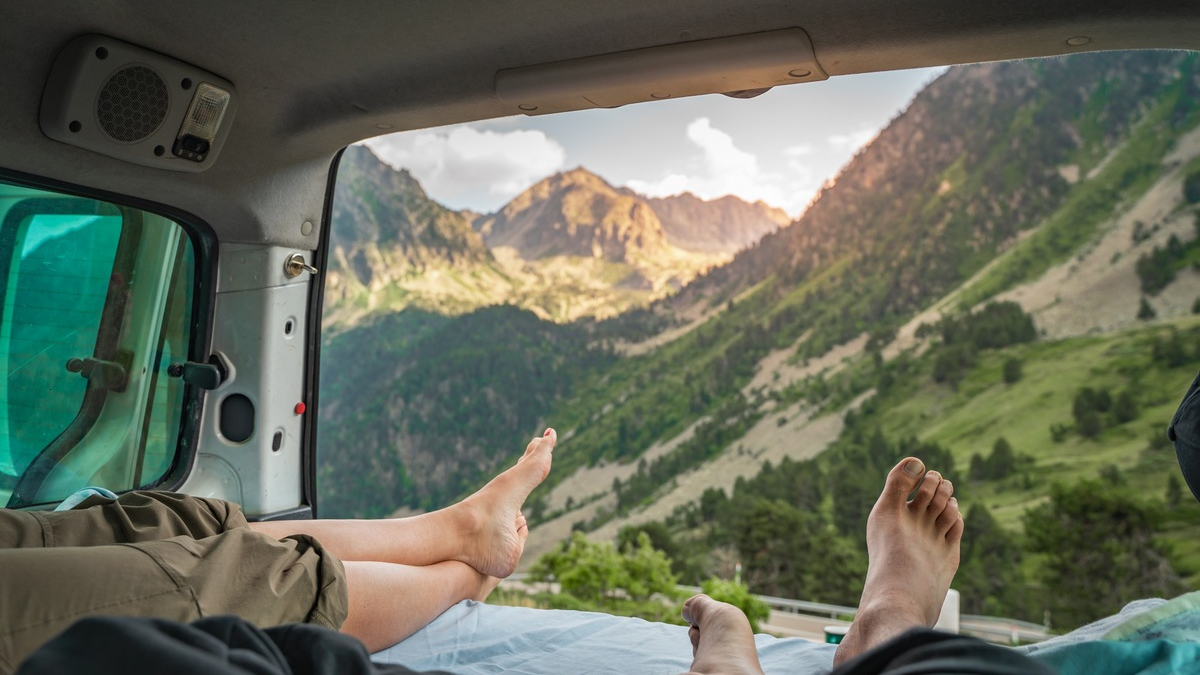 Fast jeder Zweite träumt vom Van-Life / HEM-Umfrage zeigt: Das Fahrzeug wird immer häufiger zur mobilen Unterkunft - Foto: presseportal.de