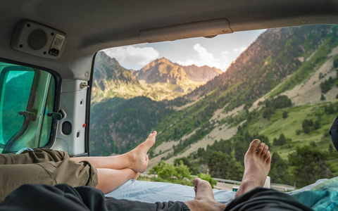Fast jeder Zweite träumt vom Van-Life / HEM-Umfrage zeigt: Das Fahrzeug wird immer häufiger zur mobilen Unterkunft - Foto: presseportal.de