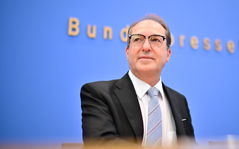 Innenminister Alexander Dobrindt (CSU) kündigte an, dass die im Koalitionsvertrag mit der SPD vereinbarte dreimonatige Speicherung von IP-Adressen zügig umgesetzt wird. - Foto: Sebastian Christoph Gollnow/dpa Innenminister Alexander Dobrindt (CSU) kündigte an, dass die im Koalitionsvertrag mit der SPD vereinbarte dreimonatige Speicherung von IP-Adressen zügig umgesetzt wird. - Foto: Sebastian Christoph Gollnow/dpa