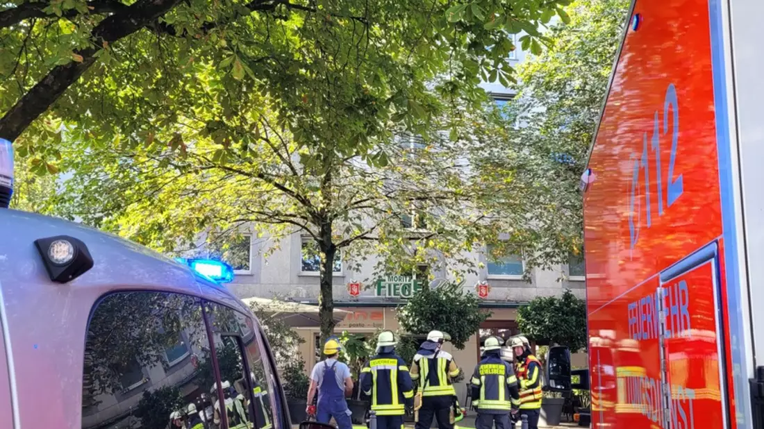 FW-BO: Gemeldetes Feuer mit Menschenleben in Gefahr löst Großeinsatz der Feuerwehr aus - Bild: presseportal.de