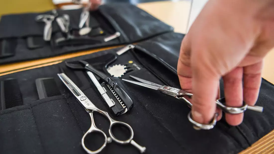 Auch im Friseurhandwerk ist die Zahl der unzufriedenen Auszubildenden relativ hoch. - Bild: Kira Hofmann/dpa-Zentralbild/dpa