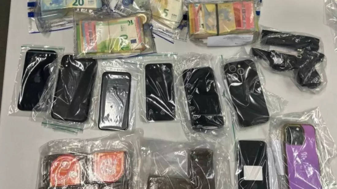 POL-DA: Darmstadt: Polizei kontrolliert 47 Personen / Haschisch, Bargeld und Reizgaspistole sichergestellt - Bild: presseportal.de
