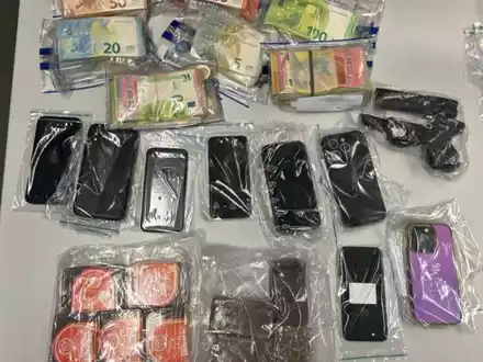POL-DA: Darmstadt: Polizei kontrolliert 47 Personen / Haschisch, Bargeld und Reizgaspistole sichergestellt - Foto: presseportal.de