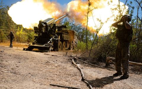 Bis zu einem Schweigen der Waffen in der Ukraine ist es noch weit. (Archivbild) - Foto: Danylo Antoniuk/AP/dpa