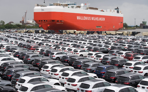 Die gemeinsame Erklärung der EU und USA zur Beendigung des Handelskonflikts regelt auch das sensible Thema der Auto-Importe. (Archivbild) - Foto: Ingo Wagner/dpa