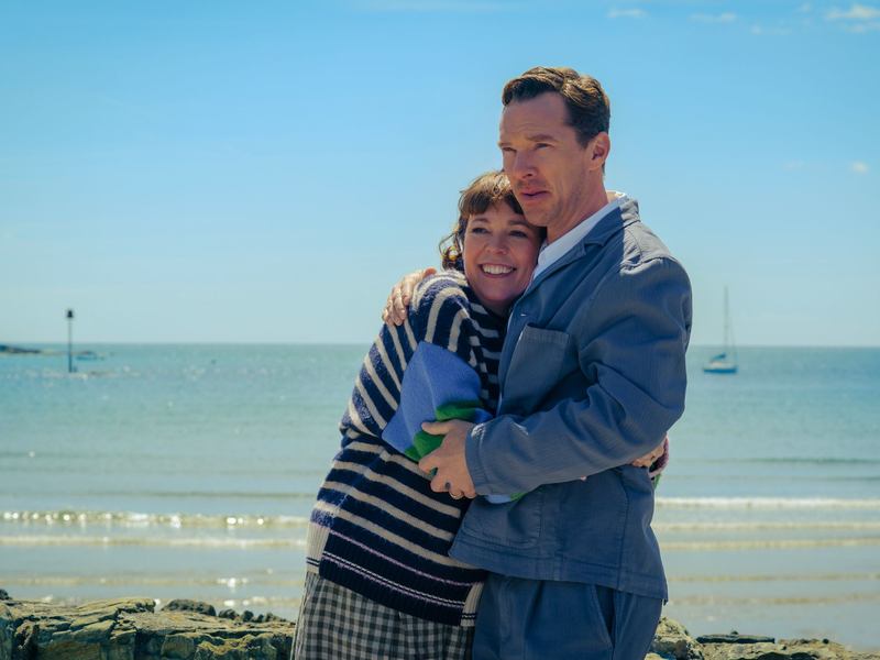 Olivia Colman und Benedict Cumberbatch spielen die Hauptrollen in der turbulenten Scheidungskomödie «Die Rosenschlacht». (Handout) - Foto: Jaap Buitendijk/Disney/dpa