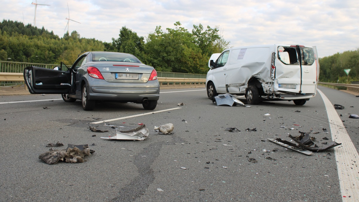POL-NE: Autofahrerin wird bei Unfall schwer verletzt - Foto: presseportal.de