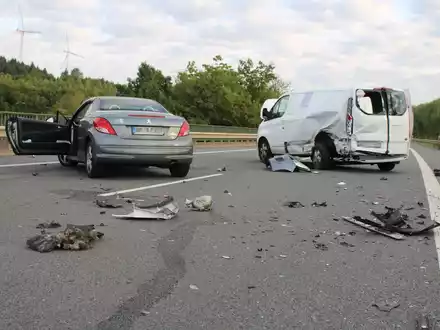 POL-NE: Autofahrerin wird bei Unfall schwer verletzt - Foto: presseportal.de