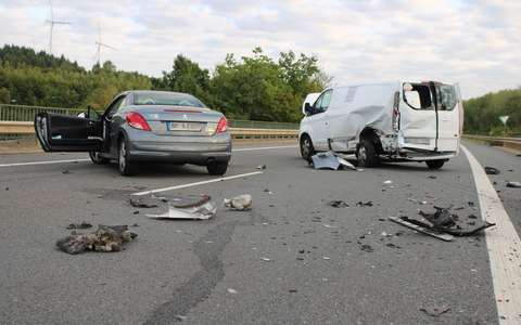 POL-NE: Autofahrerin wird bei Unfall schwer verletzt - Foto: presseportal.de