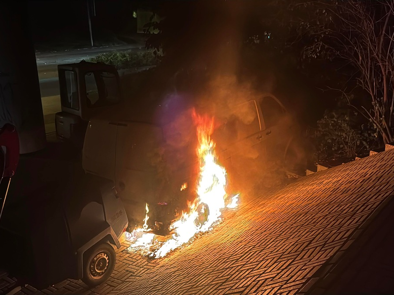 FW-EN: Drei Einsätze an einem Tag - Kleintransporter brannte unter der Brücke der B 54 - Foto: presseportal.de