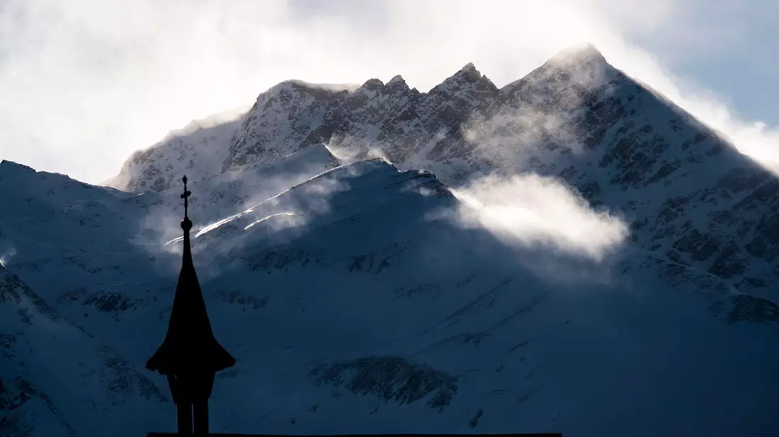 Am Breithorn sind zwei deutsche Bergsteiger in großer Not. (Archivfoto) - Bild: picture alliance / Jean-Christophe Bott/KEYSTONE/dpa