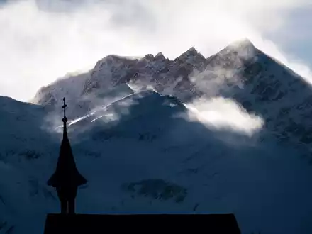 Am Breithorn sind zwei deutsche Bergsteiger aus großer Not gerettet worden. (Archivfoto) - Foto: picture alliance / Jean-Christophe Bott/KEYSTONE/dpa