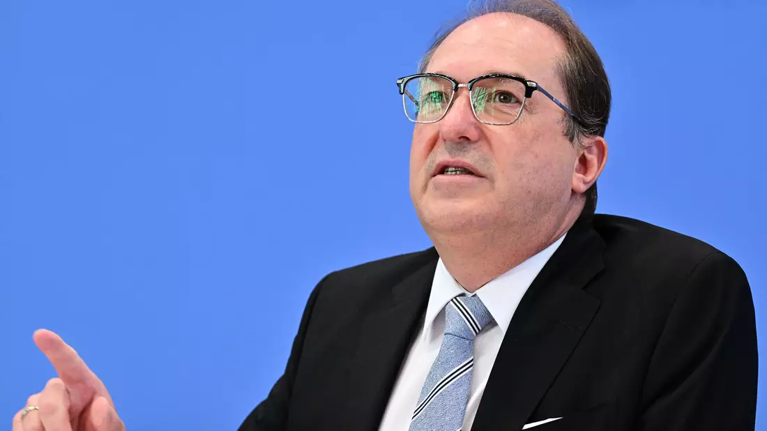 Dobrindt ist erschüttert über die Gewalttat im saarländischen Völklingen.  - Bild: Sebastian Gollnow/dpa