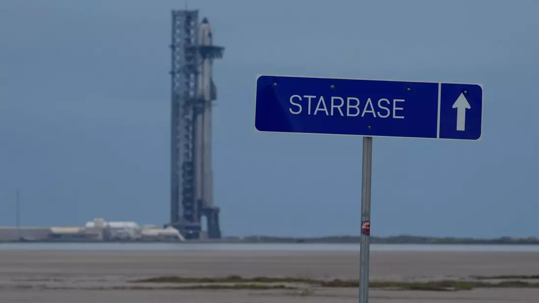 Das Raketensystem «Starship» von SpaceX wird für einen Testflug vorbereitet (Archivbild). - Bild: Eric Gay/AP/dpa