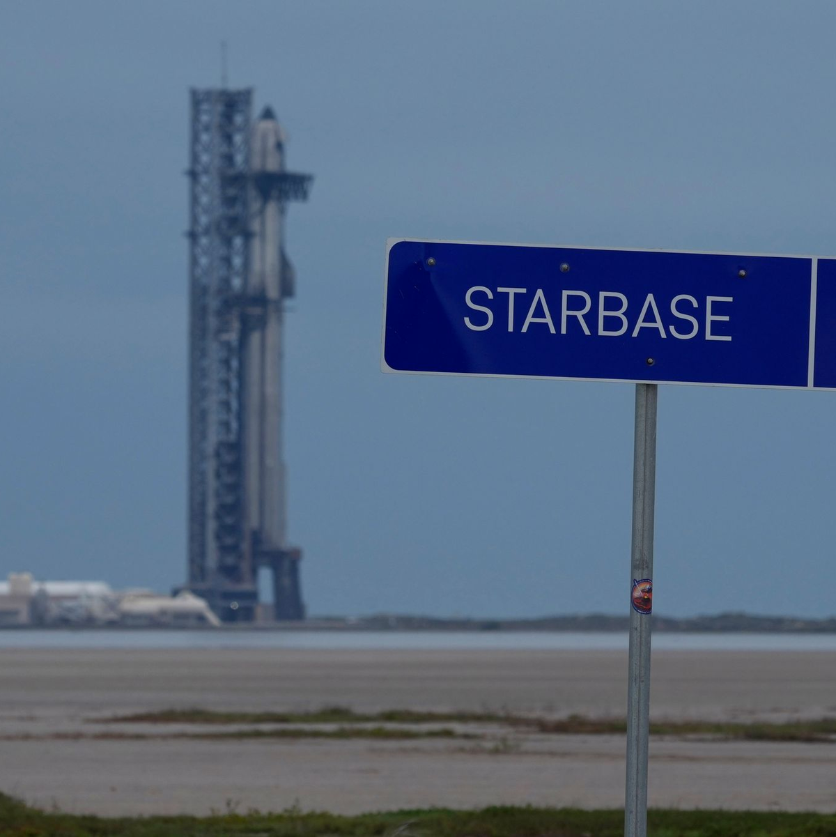 Das Raketensystem «Starship» von SpaceX wird für einen Testflug vorbereitet (Archivbild). - Foto: Eric Gay/AP/dpa